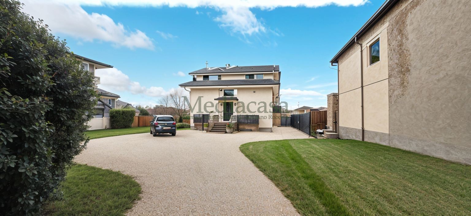 Cuorgnè centrale - Villa indipendente  con ampio giardino